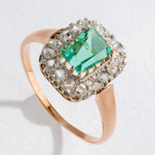 Charger l'image dans la galerie, Bague entourage émeraude et diamant.