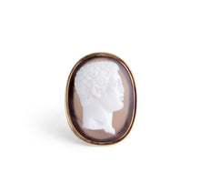 Charger l'image dans la galerie, Bague en or jaune en camée agate représentant une tête d'homme