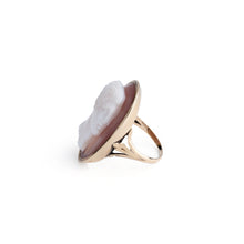Charger l'image dans la galerie, Bague en or jaune en camée agate représentant une tête d'homme
