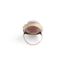 Charger l'image dans la galerie, Bague en or jaune en camée agate représentant une tête d'homme