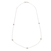 Charger l'image dans la galerie, Collier en or gris ornée de 5 diamants entourés de plus petit diamant
