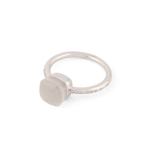 Charger l'image dans la galerie, Bague or gris de la maison Pomellato,modèle Nudo