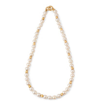 Charger l'image dans la galerie, Collier perles Akoya et boule d'or fermoir menottes de la maison Dinh Van