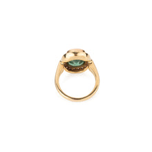 Charger l'image dans la galerie, Bague en or jaune ornée d'une émeraude