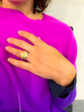 Charger l'image dans la galerie, Bague bandeau or jaune entourée de pierres de couleurs