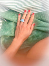 Charger l'image dans la galerie, Bague en or gris et aigue-marine