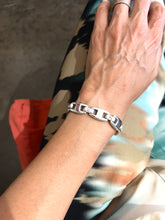 Charger l'image dans la galerie, Bracelet en argent de la Maison Hermès du modèle Cassiopé