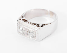 Charger l'image dans la galerie, Bague chevaliere en platine ornée de 2 diamants