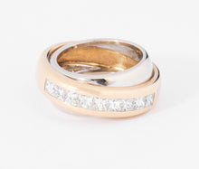 Charger l'image dans la galerie, Bague jonc signée Cartier bi-colore en diamants princesses