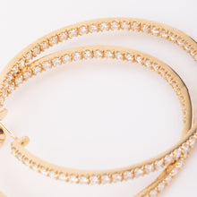 Charger l'image dans la galerie, Créoles en or jaune  pavées de diamants