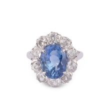 Charger l'image dans la galerie, Bague entourage  Saphir de Ceylan ovale et diamant