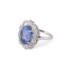 Charger l'image dans la galerie, Bague entourage  Saphir de Ceylan ovale et diamant