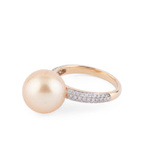 Charger l'image dans la galerie, Bague en or jaune, ornée d'une perle de culture Gold des mers du sud