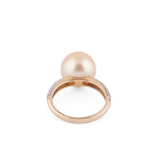 Charger l'image dans la galerie, Bague en or jaune, ornée d'une perle de culture Gold des mers du sud