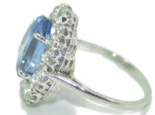Charger l'image dans la galerie, Bague entourage  Saphir de Ceylan ovale et diamant - adalgyseboutique