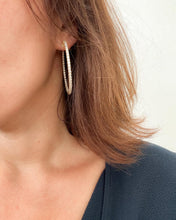 Charger l'image dans la galerie, Créoles en or jaune  pavées de diamants