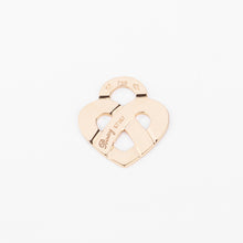 Charger l'image dans la galerie, Pendentif en or jaune formant un cœur de la maison Poiray