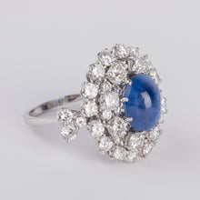 Charger l'image dans la galerie, Bague cocktail en diamants et saphir cabochon