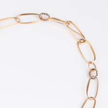 Charger l'image dans la galerie, Collier or rose brossé de la maison Pomellato collection Victoria