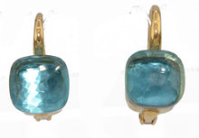 Charger l'image dans la galerie, Paire de boucles d'oreilles de la maison Pomellato modéle Nudo en Topaze Bleue - adalgyseboutique