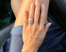 Charger l'image dans la galerie, Bague platine ornée dans son centre d'un diamant taille ancienne