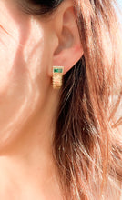 Charger l'image dans la galerie, Boucles d'oreilles de la maison Bvlgari en émeraudes sur or jaune
