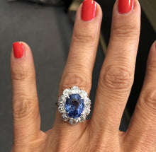 Charger l'image dans la galerie, Bague entourage  Saphir de Ceylan ovale et diamant - adalgyseboutique