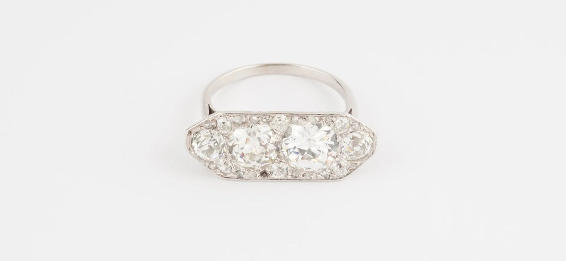 Bague ancienne en or blanc avec diamants taille ancienne, bijou vintage élégant