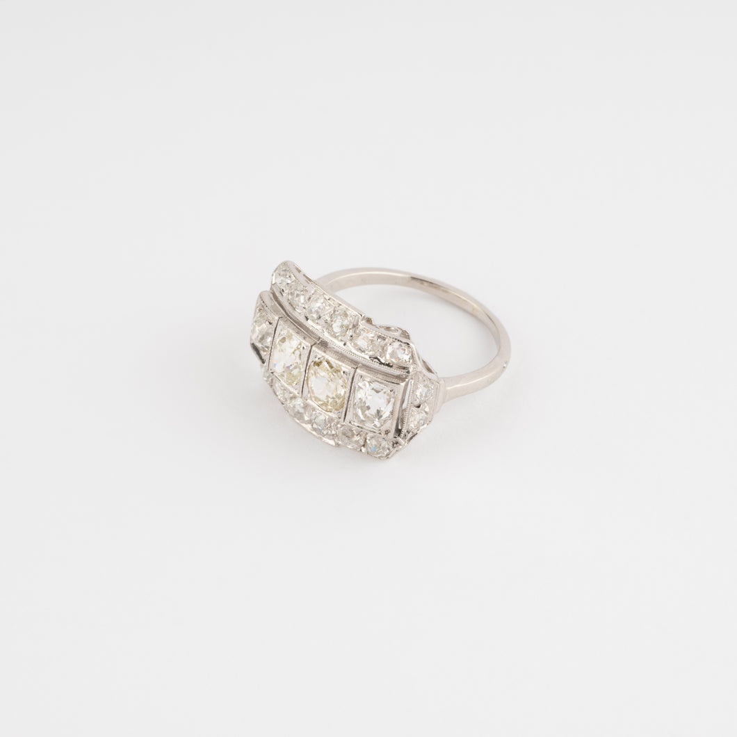 Bague jarretière en platine et diamants