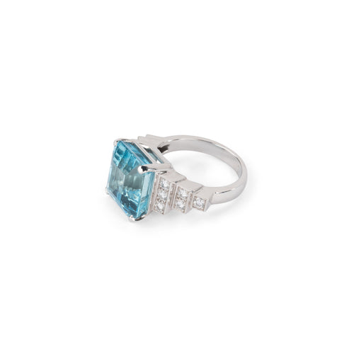 Bague en or gris et aigue-marine