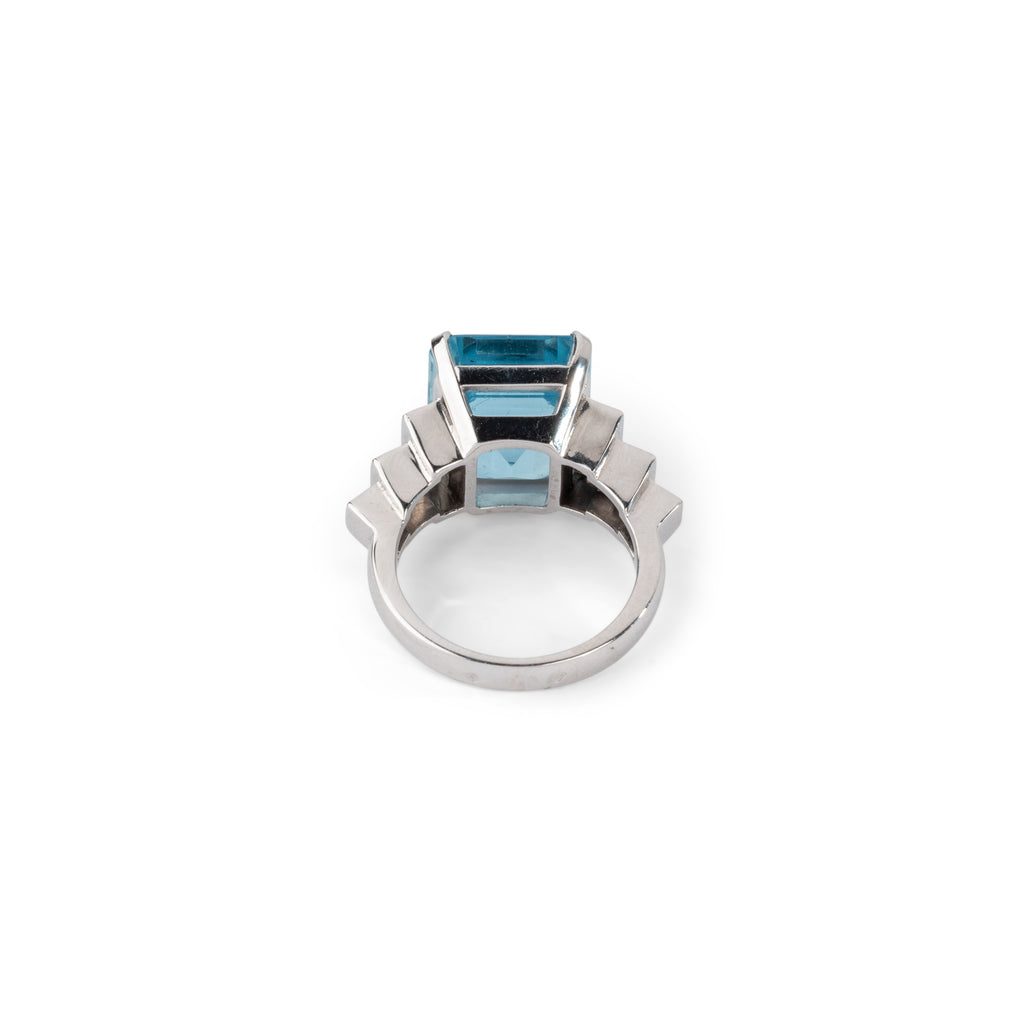 Bague en or gris et aigue-marine