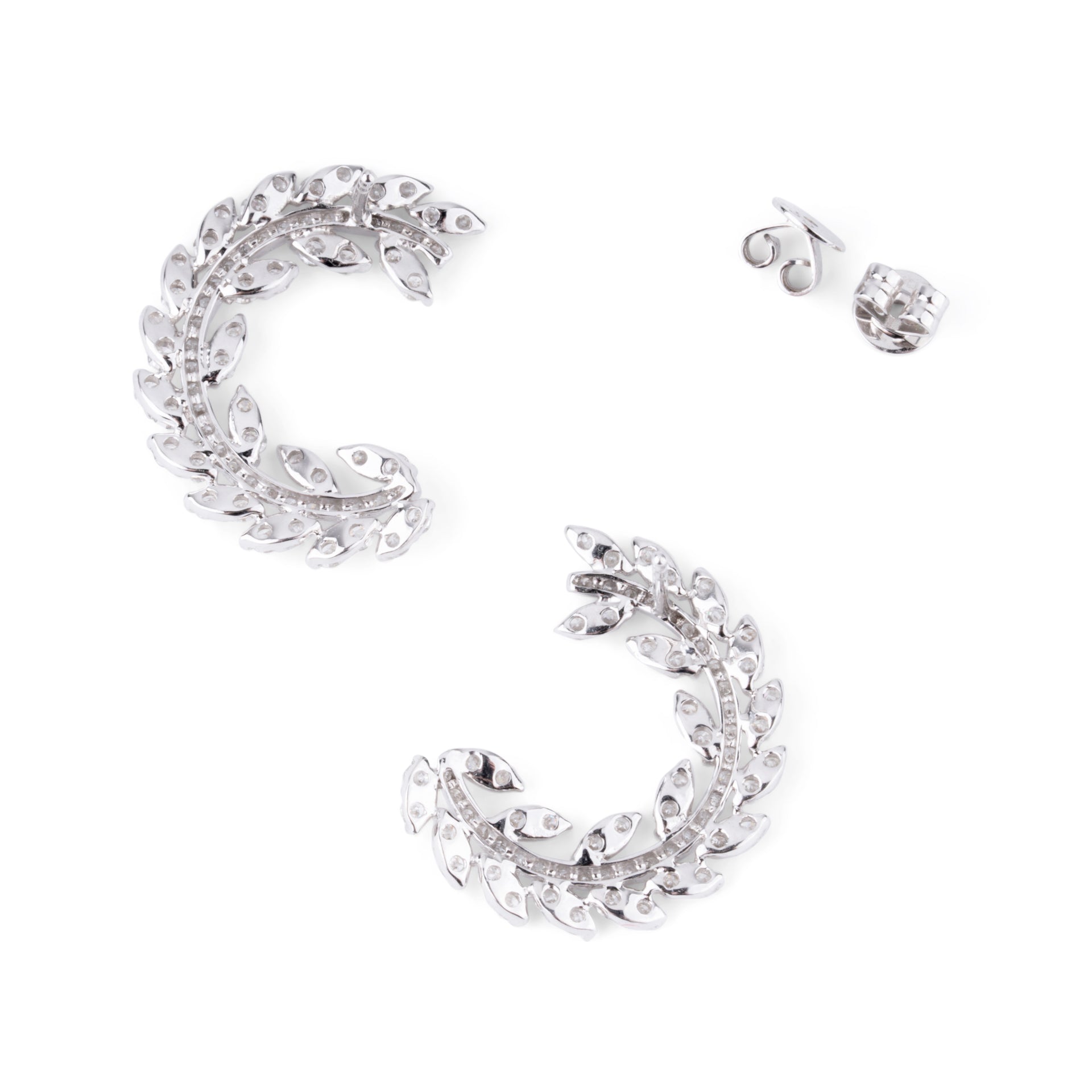 Boucles d'oreilles en or gris  demi cercle pavé de diamant