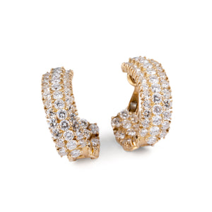 Paire de boucles d'oreilles sur or jaune en diamants