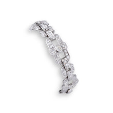 Charger l&#39;image dans la galerie, Bracelet Art Déco en platine et diamants à motifs géométriques
