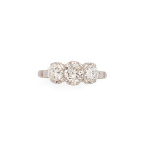 Bague en platine trilogie ornée de 3 diamants taille ancienne