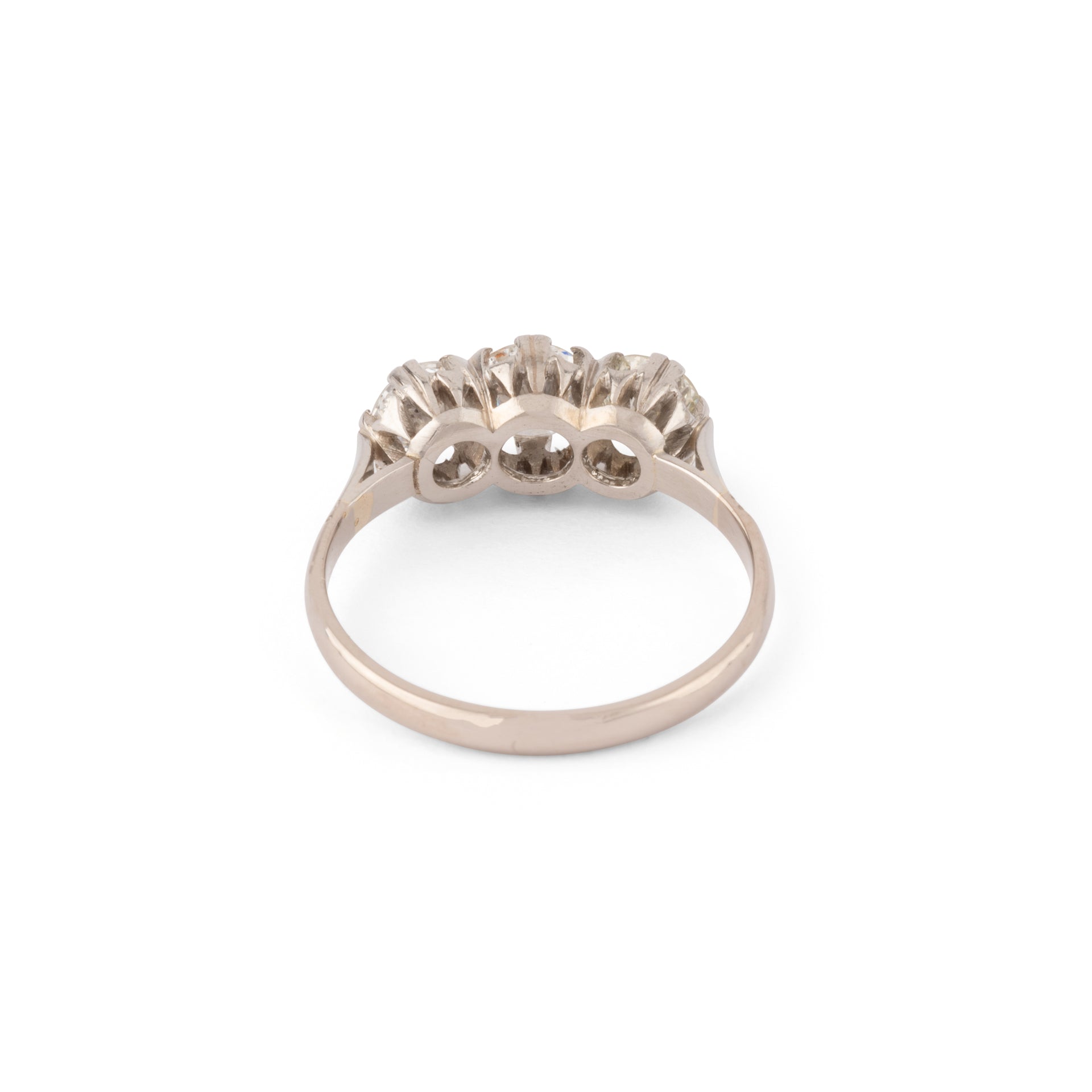 Bague en platine trilogie ornée de 3 diamants taille ancienne