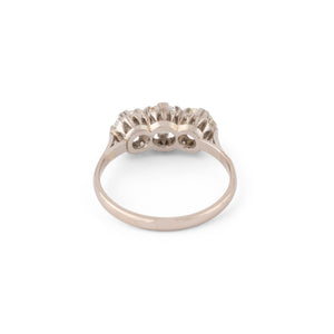 Bague en platine trilogie ornée de 3 diamants taille ancienne