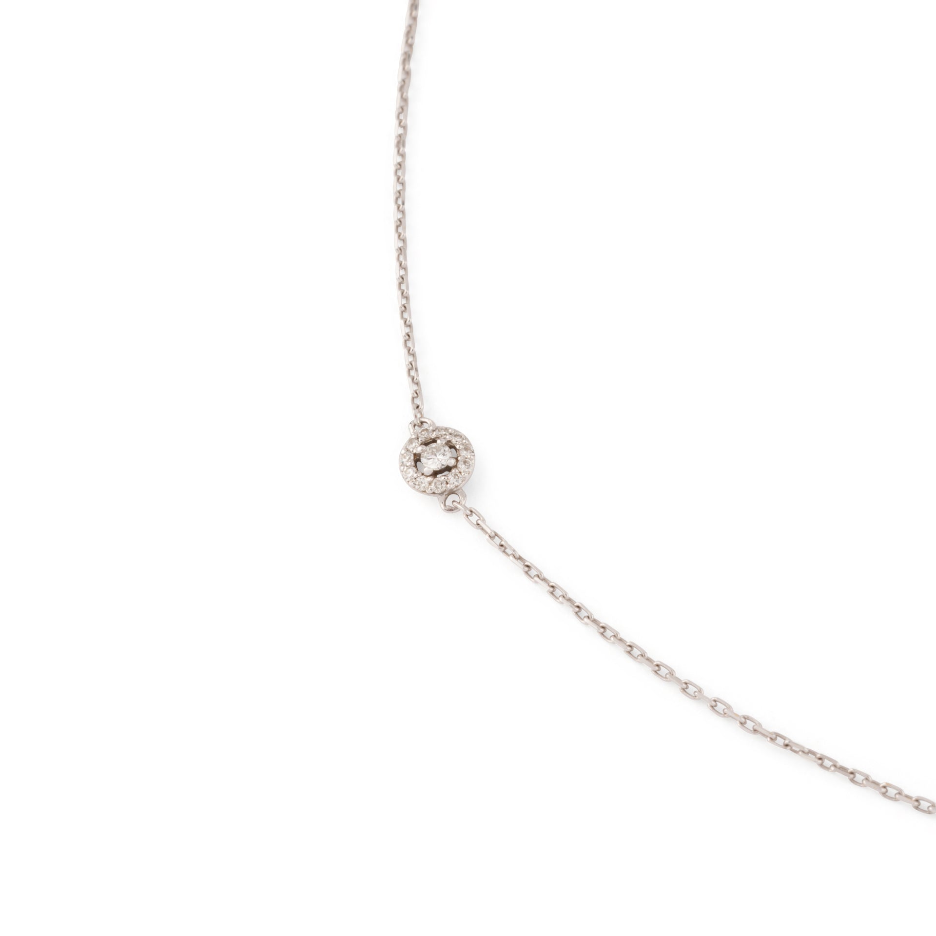 Collier en or gris ornée de 5 diamants entourés de plus petit diamant