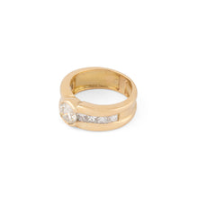 Charger l&#39;image dans la galerie, Bague solitaire ornée d&#39;un diamant taille brillant d&#39;environ 1,21 cts
