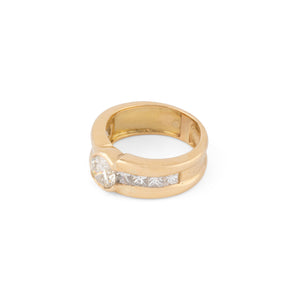 Bague solitaire ornée d'un diamant taille brillant d'environ 1,21 cts