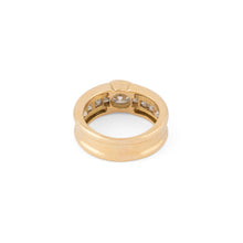 Charger l&#39;image dans la galerie, Bague solitaire ornée d&#39;un diamant taille brillant d&#39;environ 1,21 cts
