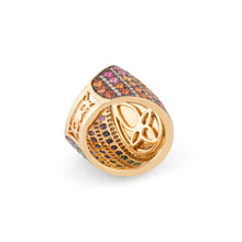 Charger l&#39;image dans la galerie, Bague en or jaune ornée d&#39;un cabochon d&#39;opale et saphirs multicolores
