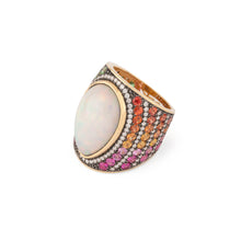 Charger l&#39;image dans la galerie, Bague en or jaune ornée d&#39;un cabochon d&#39;opale et saphirs multicolores

