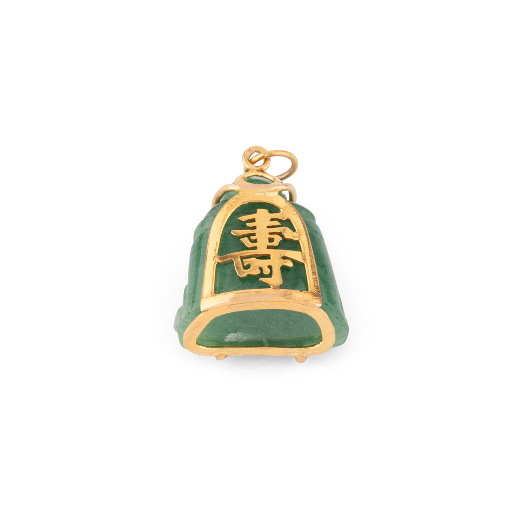 Pendentif représentant un Bouddha sculpté en l'aventurine