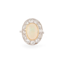 Charger l&#39;image dans la galerie, Bague en opale ovale entourée de diamants
