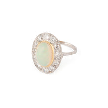 Charger l&#39;image dans la galerie, Bague en opale ovale entourée de diamants
