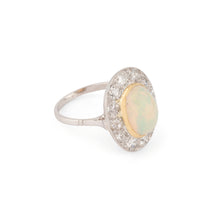 Charger l&#39;image dans la galerie, Bague en opale ovale entourée de diamants
