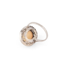 Charger l&#39;image dans la galerie, Bague en opale ovale entourée de diamants

