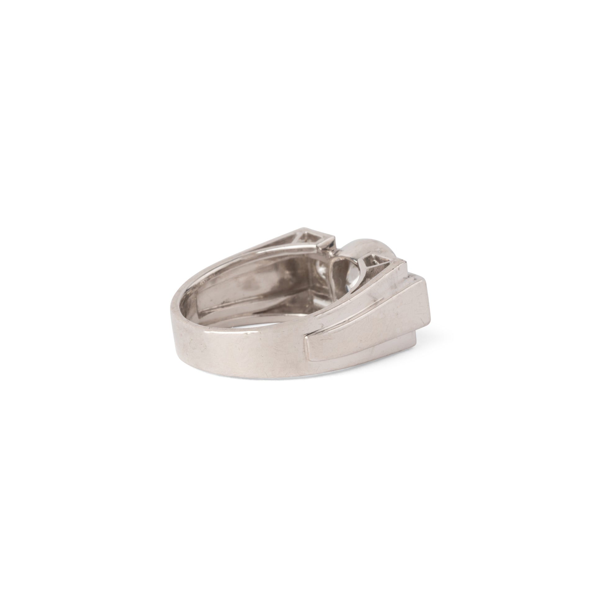 Art Deco platinum and diamond ring