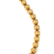 Charger l&#39;image dans la galerie, Collier en boules d&#39;or jaunes ciselées de la maison Lalaounis
